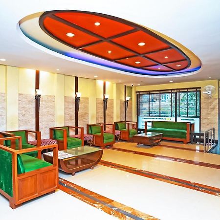 Hotel Pooja Palace Yeni Delhi Dış mekan fotoğraf