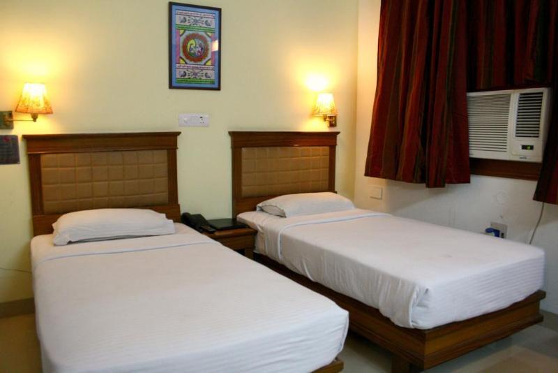 Hotel Pooja Palace Yeni Delhi Dış mekan fotoğraf