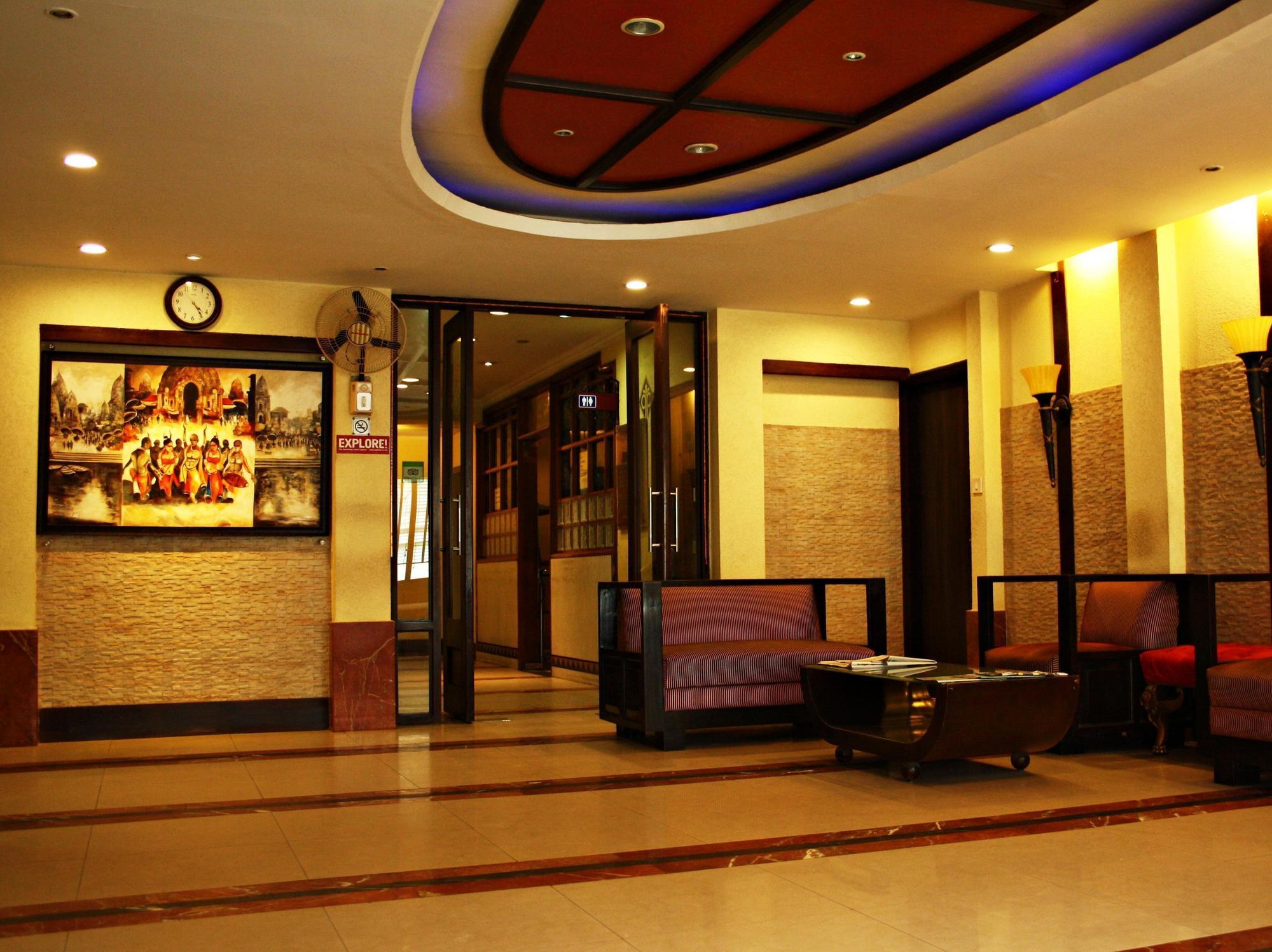 Hotel Pooja Palace Yeni Delhi Dış mekan fotoğraf
