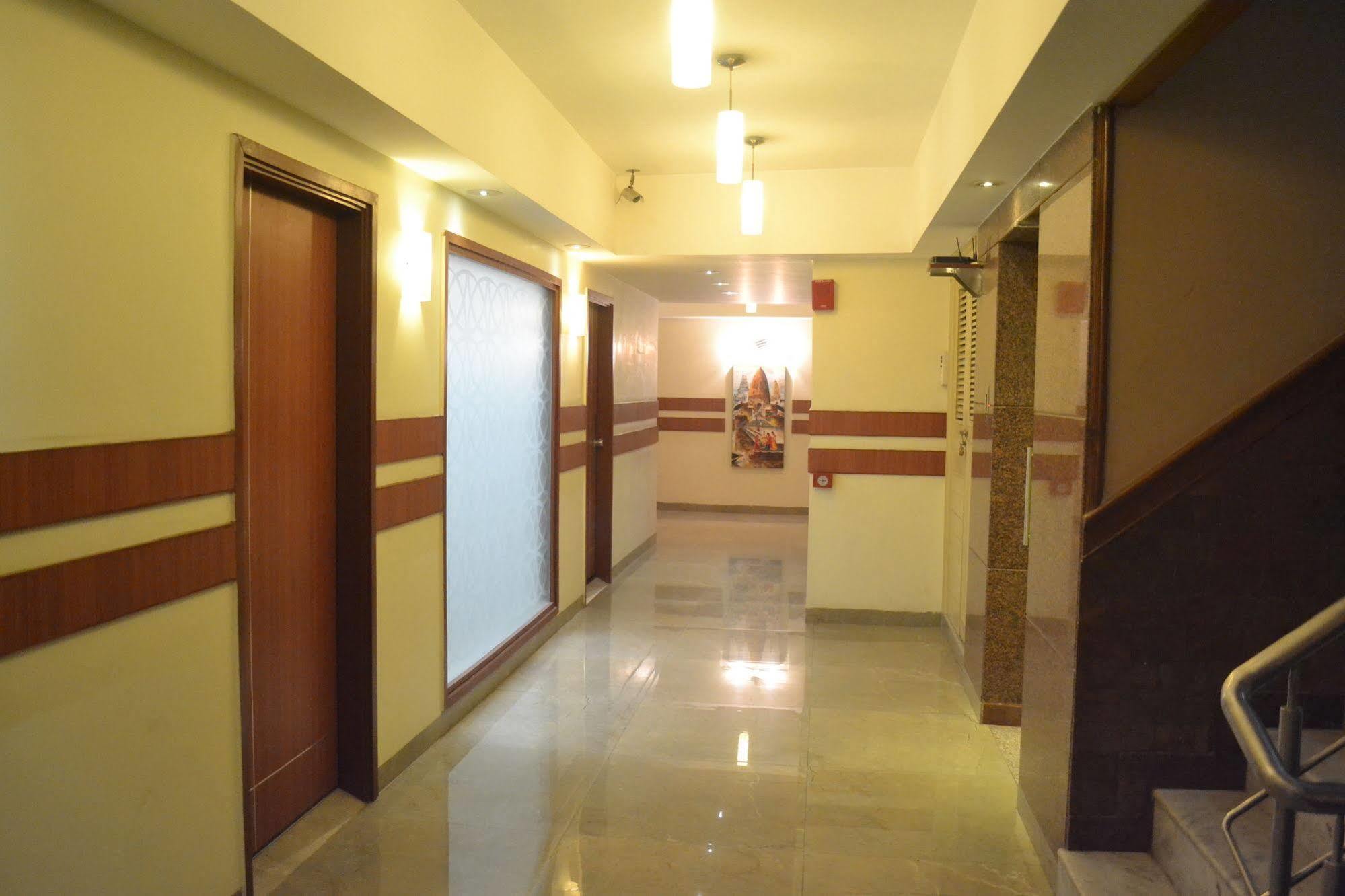 Hotel Pooja Palace Yeni Delhi Dış mekan fotoğraf