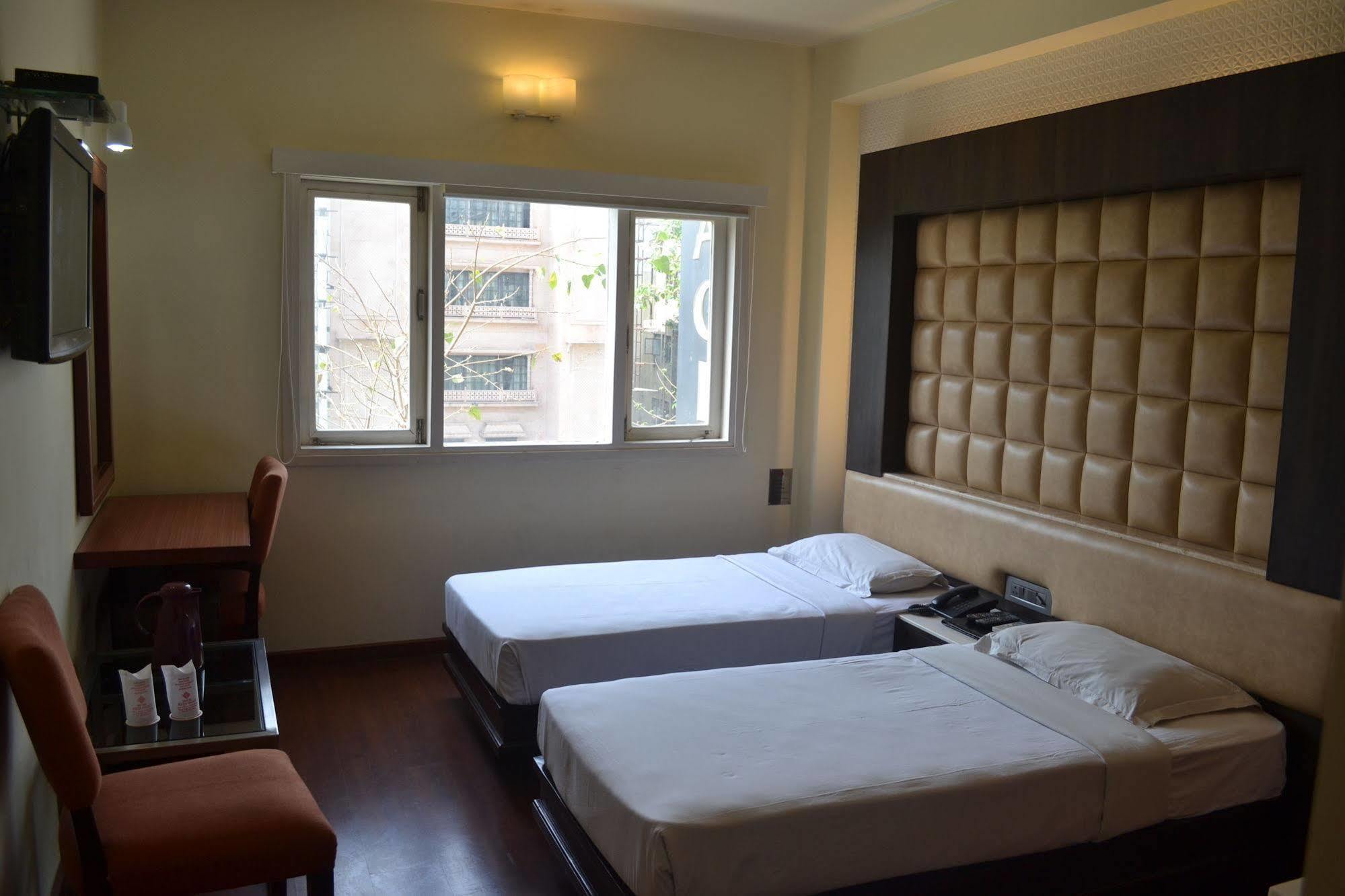 Hotel Pooja Palace Yeni Delhi Dış mekan fotoğraf