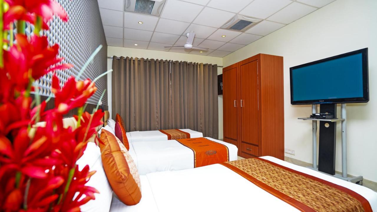 Hotel Pooja Palace Yeni Delhi Dış mekan fotoğraf