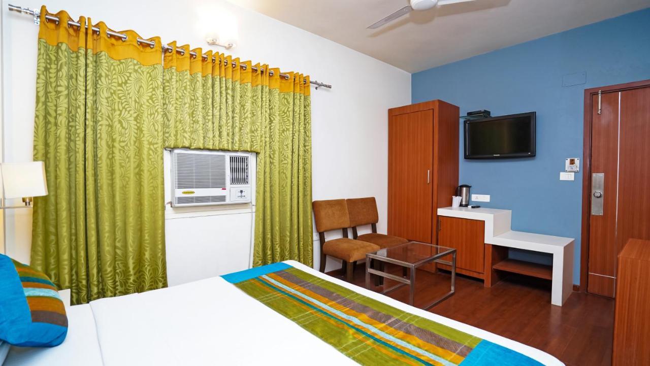 Hotel Pooja Palace Yeni Delhi Dış mekan fotoğraf