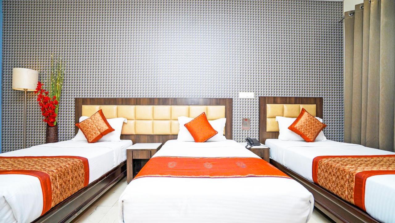 Hotel Pooja Palace Yeni Delhi Dış mekan fotoğraf