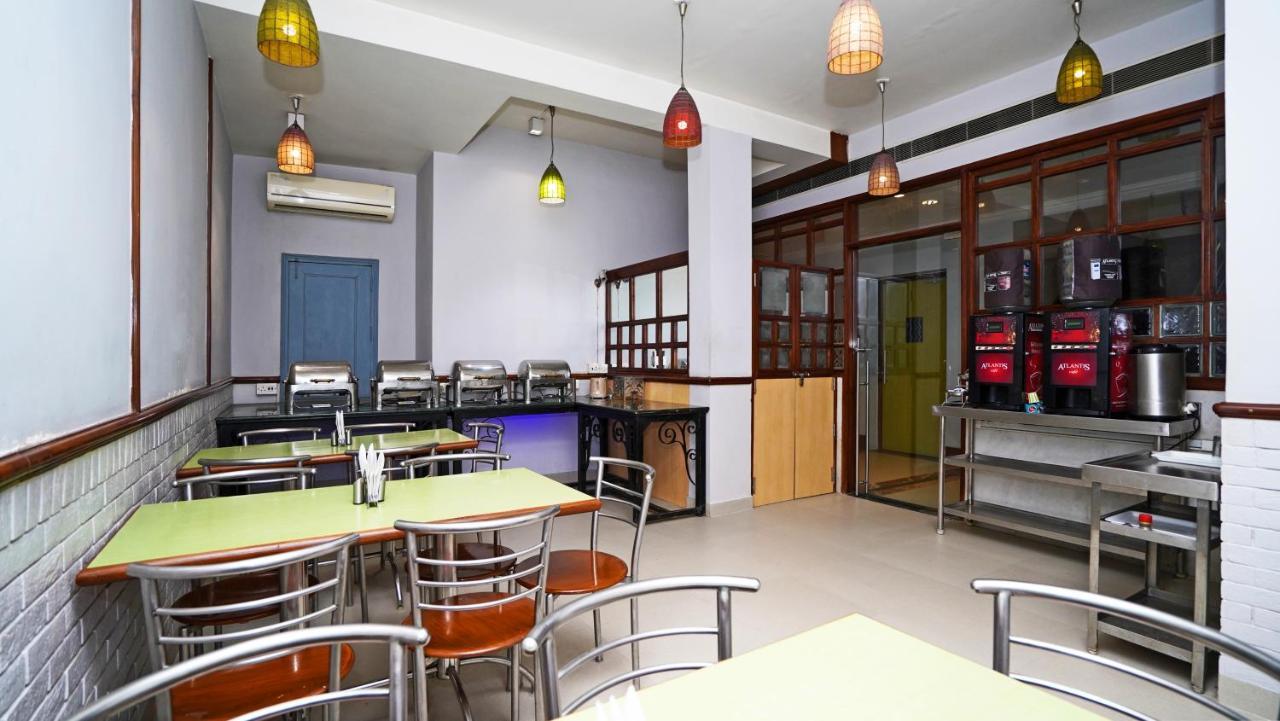 Hotel Pooja Palace Yeni Delhi Dış mekan fotoğraf