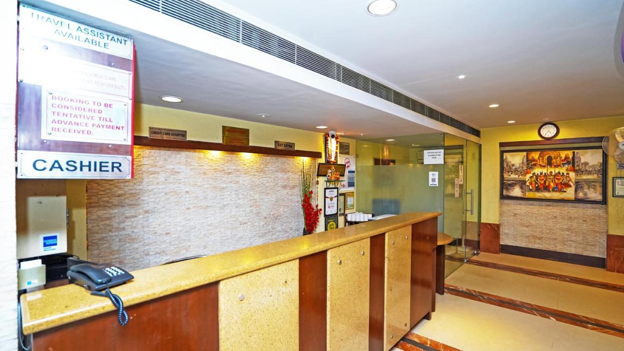 Hotel Pooja Palace Yeni Delhi Dış mekan fotoğraf